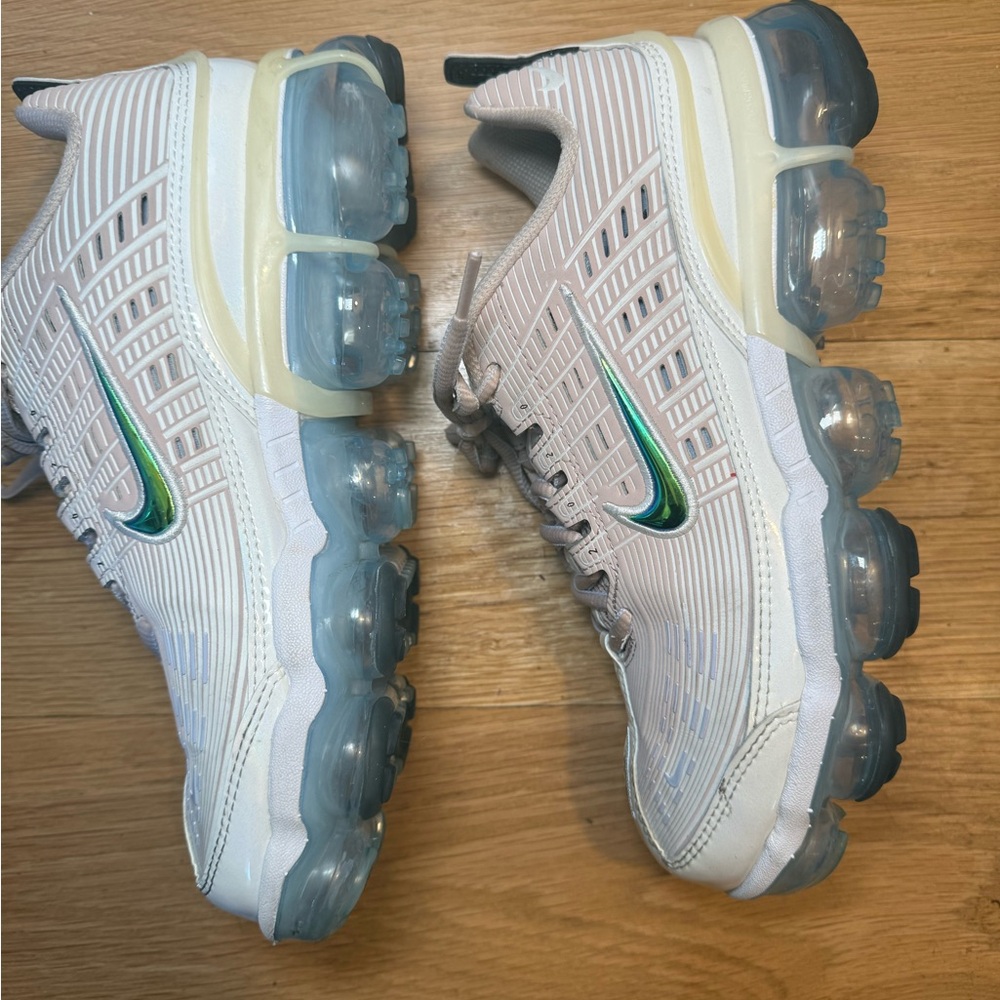 Nike VaporMax 360 Women’s Sneakers Light Pink and Blue size 8 / 8.5